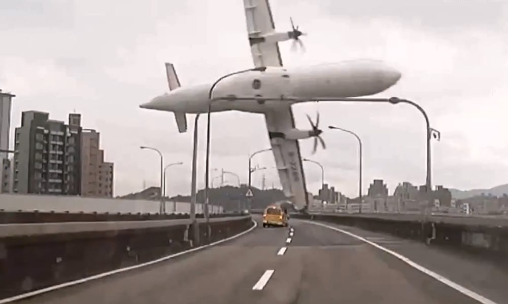 TransAsia Airways Flight GE235 Live Crash Video goes viral